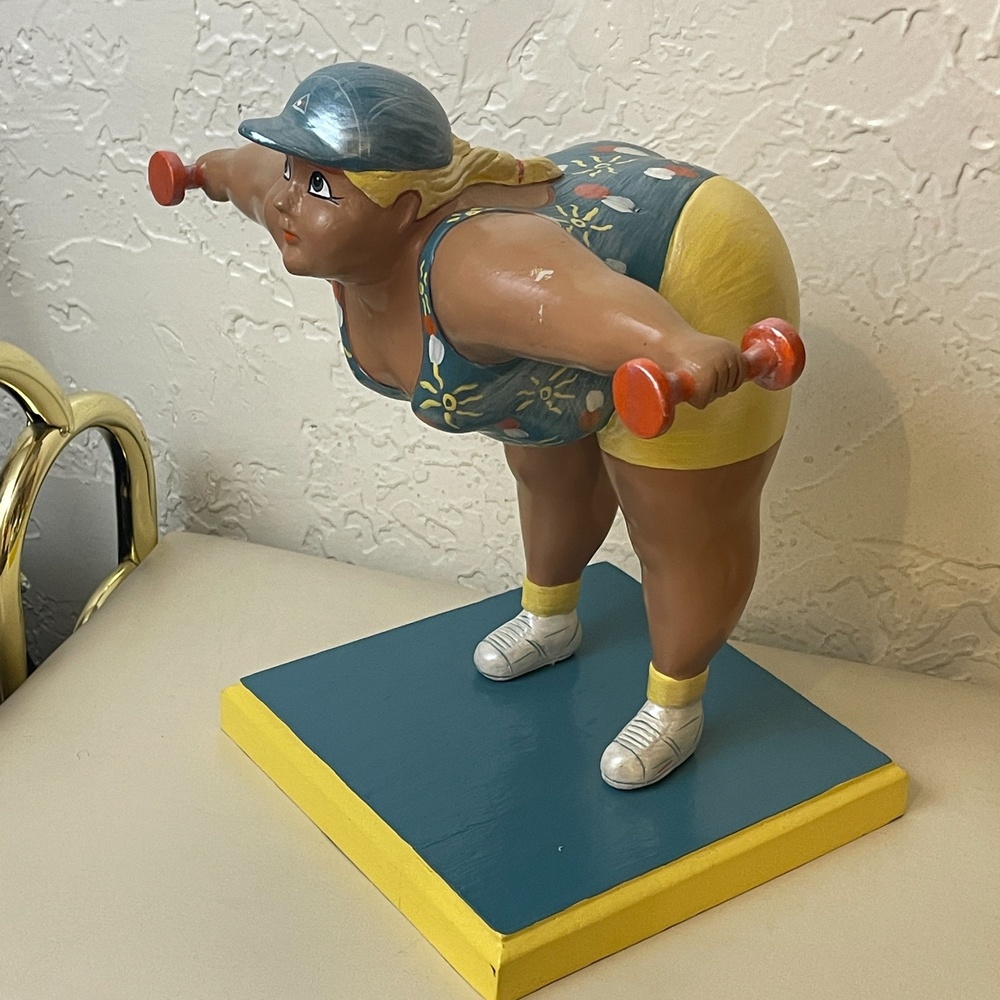 VTG Studio Nova Adorable AF Woman Working Out 12" Statue - Picture 4 of 12